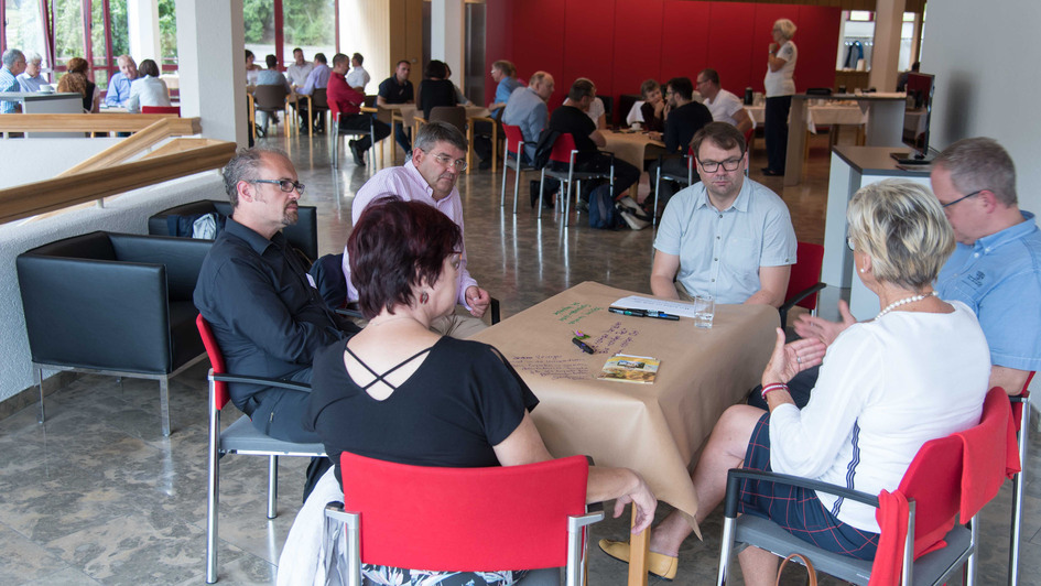 Delegierte aus den Evangelischen Landeskirchen bei der 4. Land-Kirchen-Konferenz der EKD Delegierte aus den Evangelischen Landeskirchen bei der 4. Land-Kirchen-Konferenz der EKD