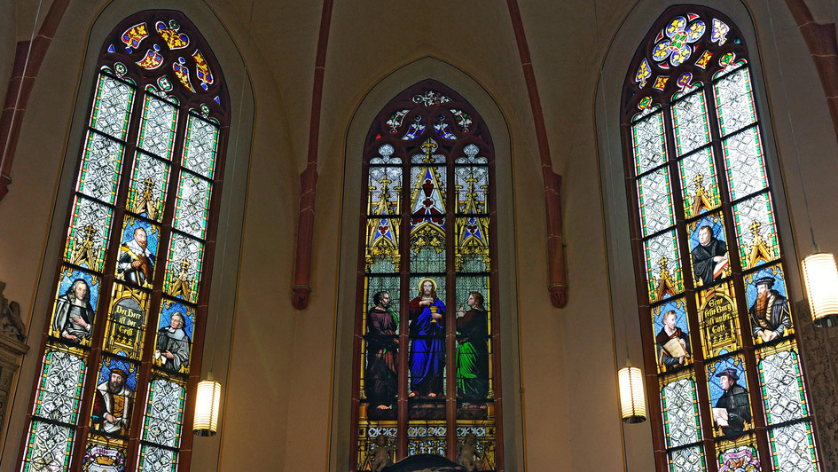 Reformatorenfenster in der Heidelberger Peterskirche