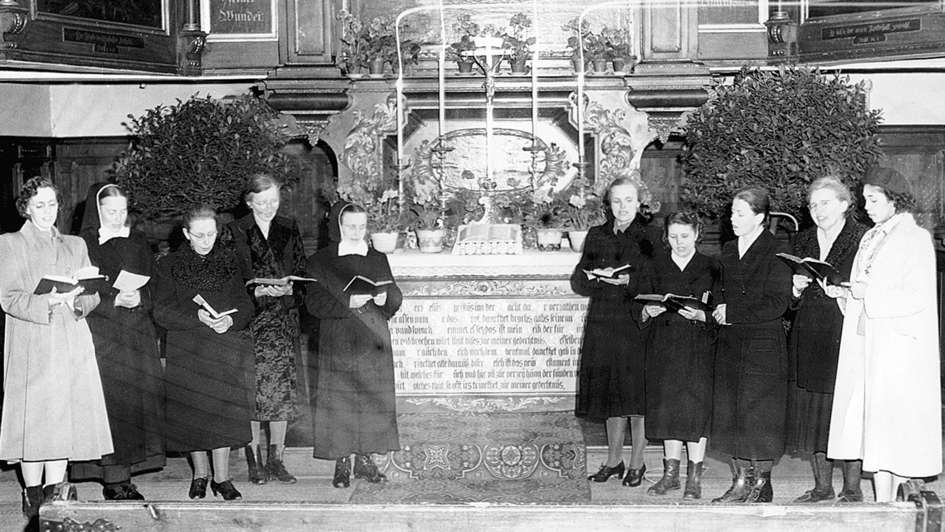 Frauen feiern den Weltgebetstag 1954 in Augsburg