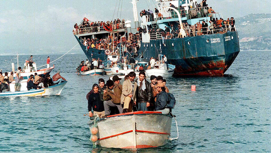 Flüchtlingsboote vor der Küste Lampedusas Flüchtlingsboote vor der Küste Lampedusas