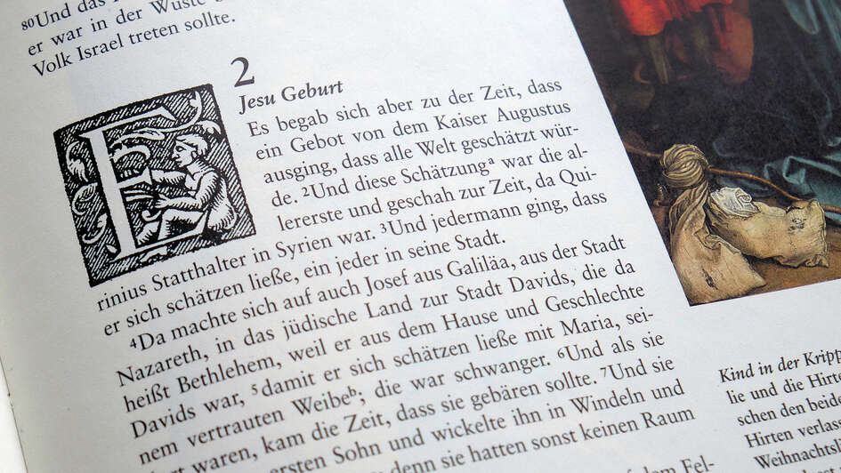 Bibelseite mit Ausschnitt aus dem Lukasevangelium Bibelseite mit Ausschnitt aus dem Lukasevangelium