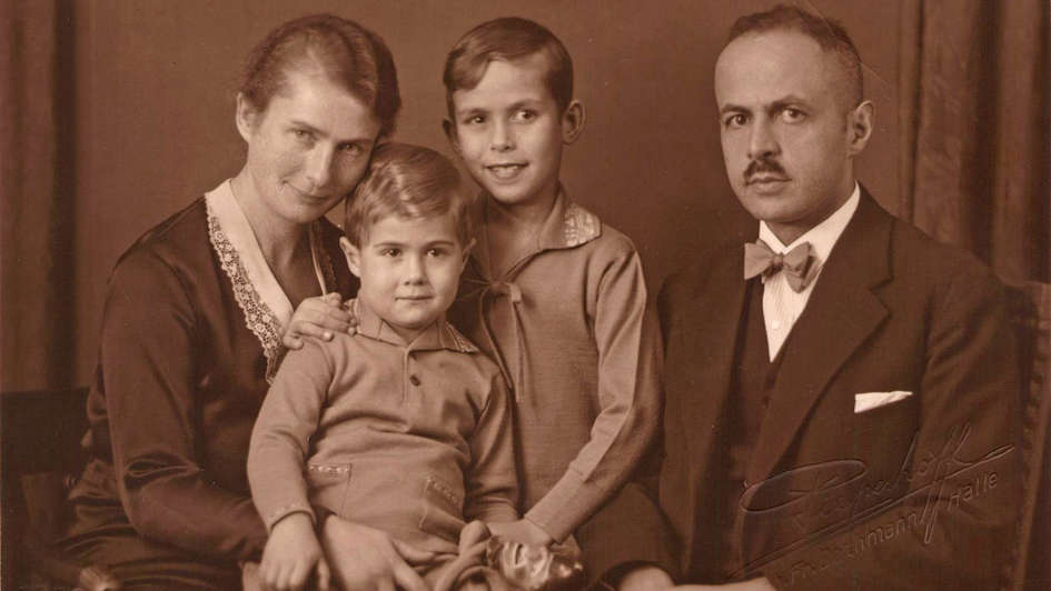 Friedrich Weißer mit Familie im Jahr 1932