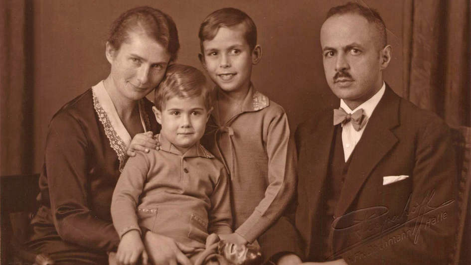 Friedrich Weißer mit Familie im Jahr 1932 Friedrich Weißer mit Familie im Jahr 1932