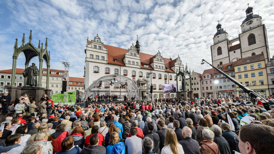 Den Freiluft-Gottesdienst zum Abschluss der Weltausstellung in Wittenberg besuchten 2.000 Menschen