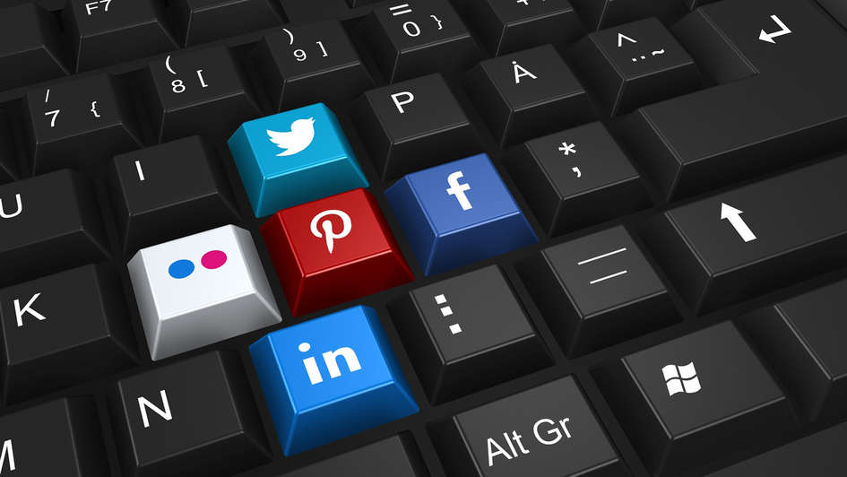 Tastatur mit Tasten für Twitter, Facebook, Instagram und Pinterest
