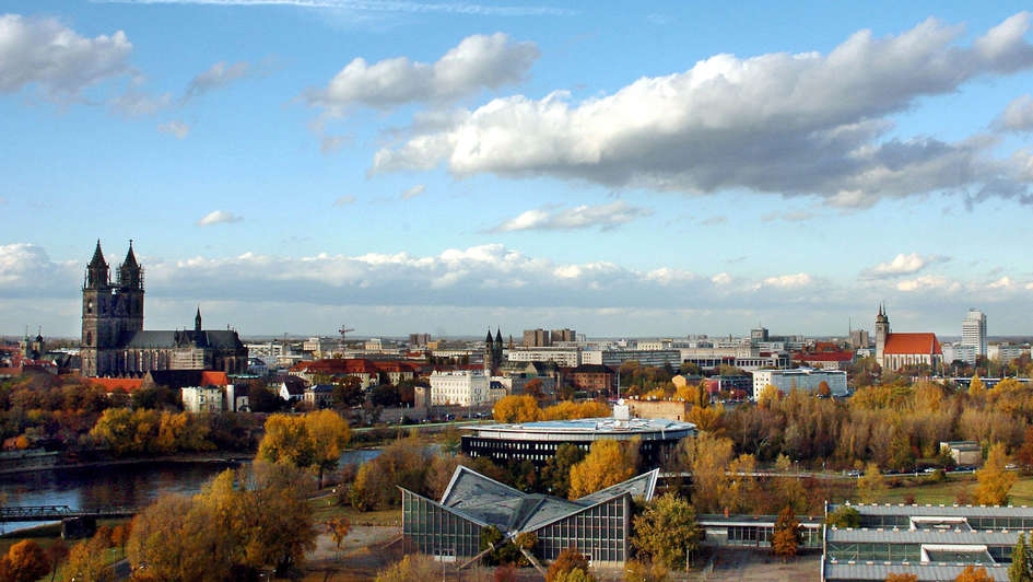 Stadtansicht von Magdeburg mit dem Dom im Hintergrund