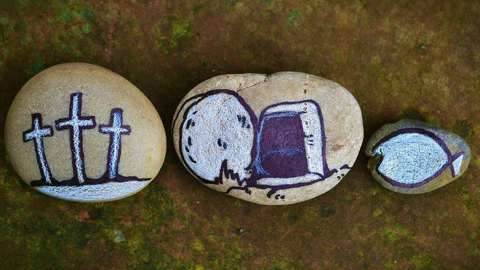 Oster, Auferstehung, Symbolbild mit Steinen