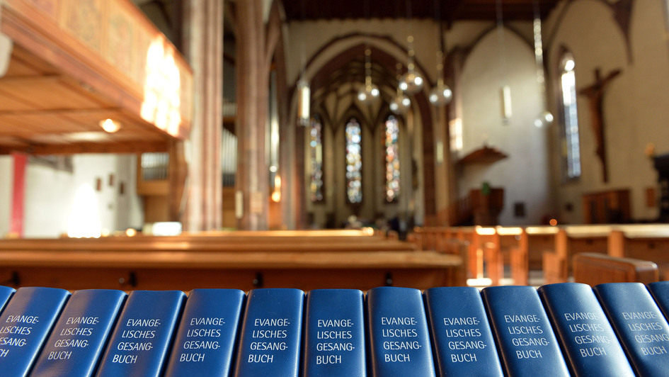 Evangelische Gesangbücher in der Leonardskirche in Stuttgart Evangelische Gesangbücher in der Leonardskirche in Stuttgart