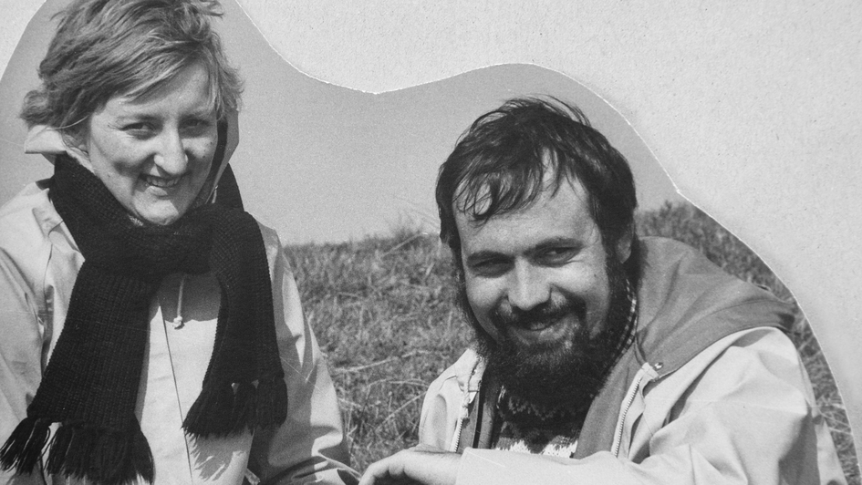 Schwarz-Weiß-Foto von Nikolaus Schneider, ehemaliger EKD-Ratsvorsitzender, mit seiner Frau Anne im Jahr 1971 oder 1972 Schwarz-Weiß-Foto von Nikolaus Schneider, ehemaliger EKD-Ratsvorsitzender, mit seiner Frau Anne im Jahr 1971 oder 1972
