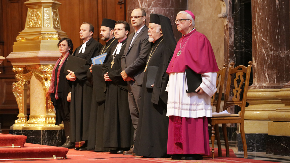 Europäische Spitzenvertreter der Kirchen bei einem ökumenischen Gottesdienst zum Gedenken an das Ende des Ersten Weltkiregs im Berliner Dom