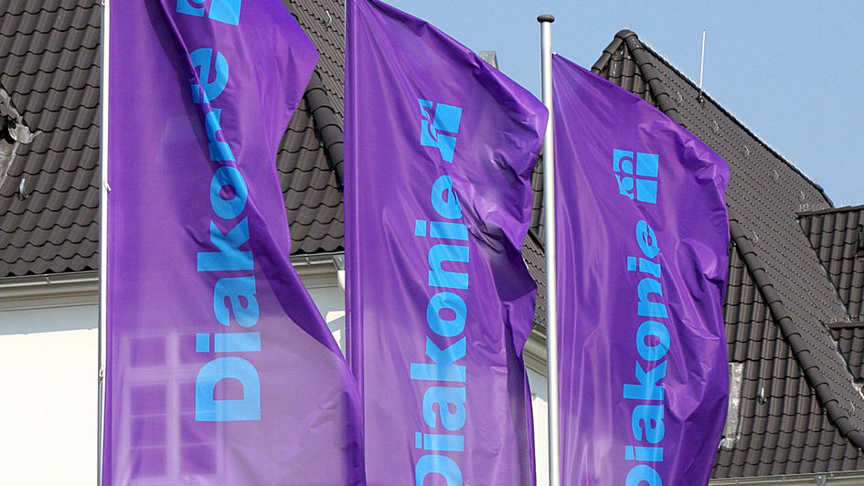 Fahnen der Diakonie