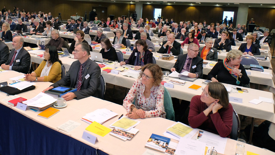 Plenum der EKD-Synodentagung 2018 in Würzburg