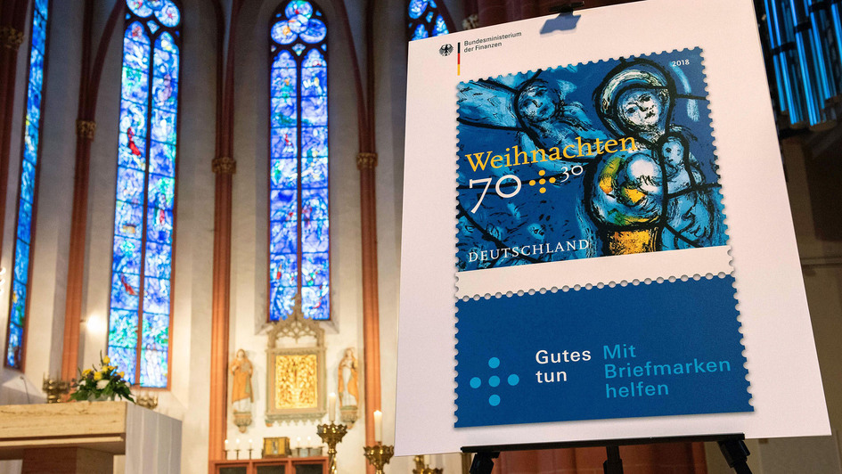 Weinachtsbriefmarke mit Chagall-Motiven im Chorraum der Kirche St.Stephan Mainz Weinachtsbriefmarke mit Chagall-Motiven im Chorraum der Kirche St.Stephan Mainz