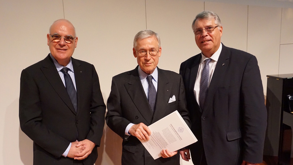 Lukas Kundert, Kirchenratspräsident von Basel-Stadt, Preisträger Bernhard Christ und Kirchenpräsident Christian Schad
