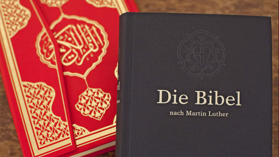 Koran und Bibel nebeneinander Koran und Bibel nebeneinander