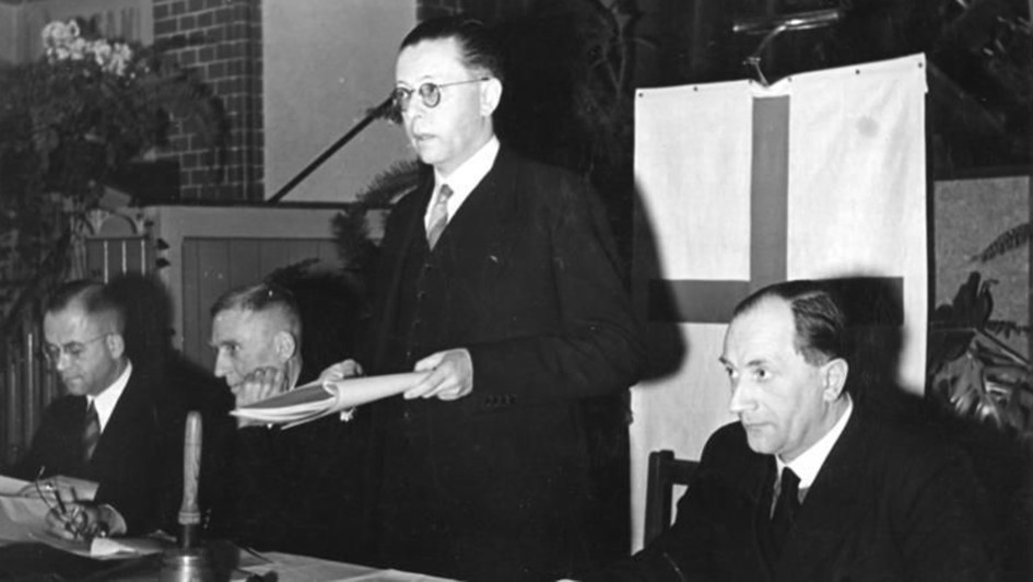 Gustav heinemann spricht vor der EKD-Gründungssynode in Bethel im Januar 1949