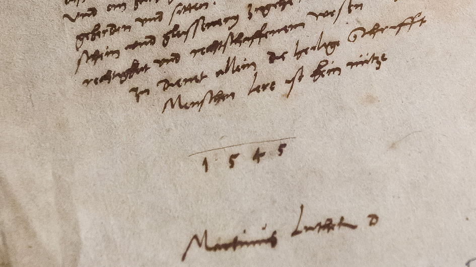 Handschriftlicher Eintrag von Martin Luther in eine Luther-Bibel.
