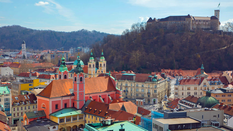 Blick auf  die farbigen Häuser von Ljubljana, der Hauptstadt Sloweniens