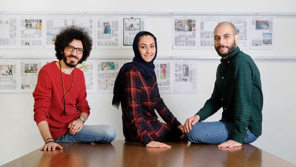 Das Redaktionsteam von Amal, Hamburg!: Omid Rezaee aus Iran, Nilab Langar aus Afghanistan und Ahmad Alrifaee aus Syrien