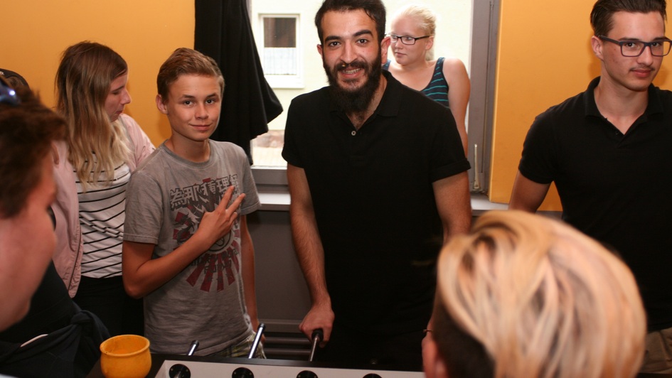 Jugendliche kickern im Jugendzentrum PHOENIX in Bad Gandersheim Jugendliche kickern im Jugendzentrum PHOENIX in Bad Gandersheim