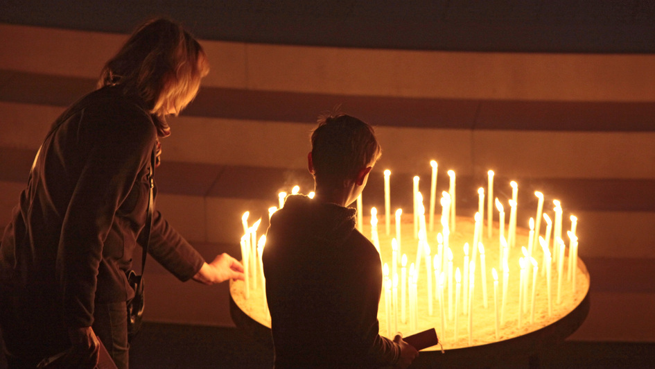 Kerzen im Osternachtsgottesdienst Kerzen im Osternachtsgottesdienst