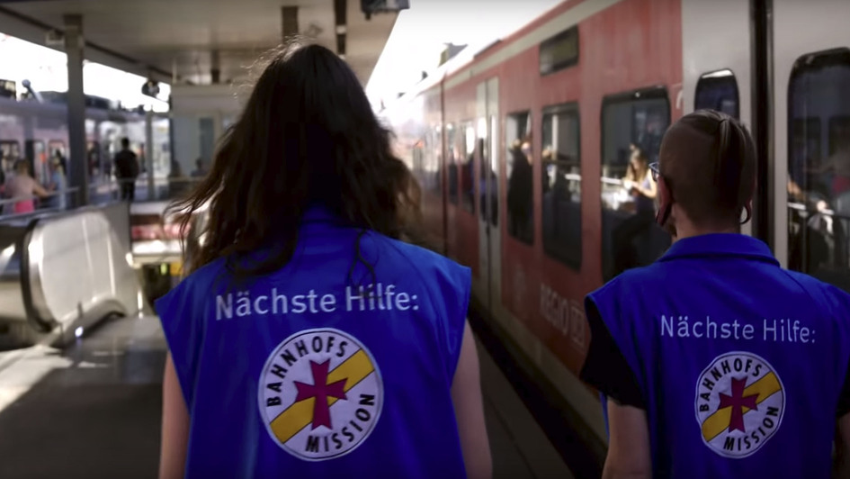 Zwei Mitarbeiterinnen der Bahnhofsmission