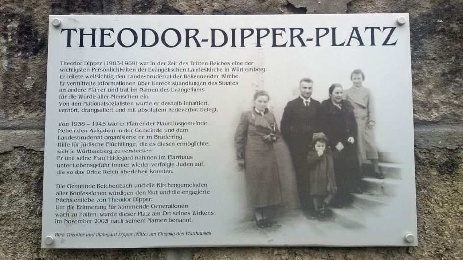Schild am Theodor-Dipper-Platz in Reichenbach/Fils