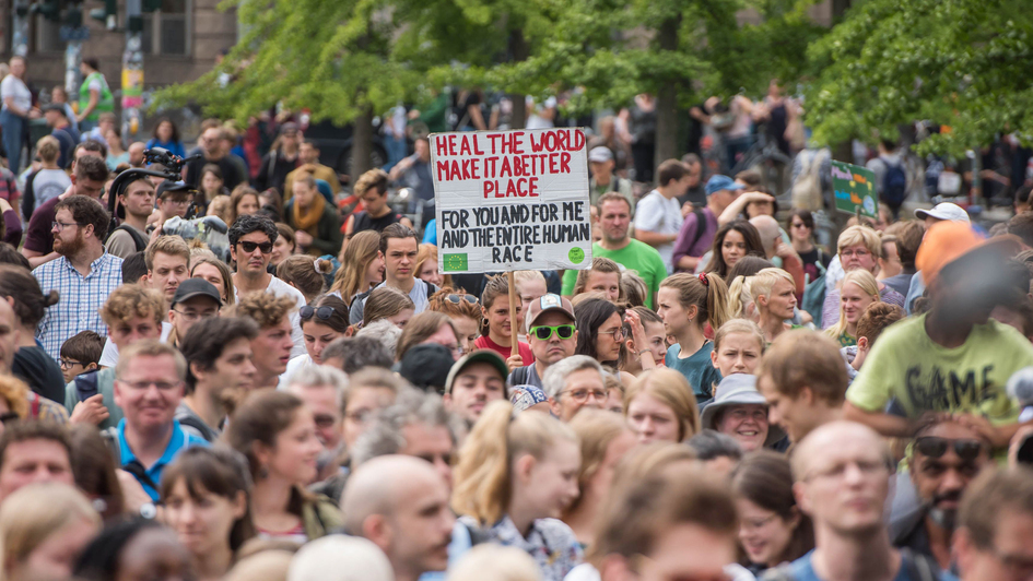 Fridays-for-Future-Demonstration von Schülern und Studenten am 19. Juli 2019 in Berlin Fridays-for-Future-Demonstration von Schülern und Studenten am 19. Juli 2019 in Berlin