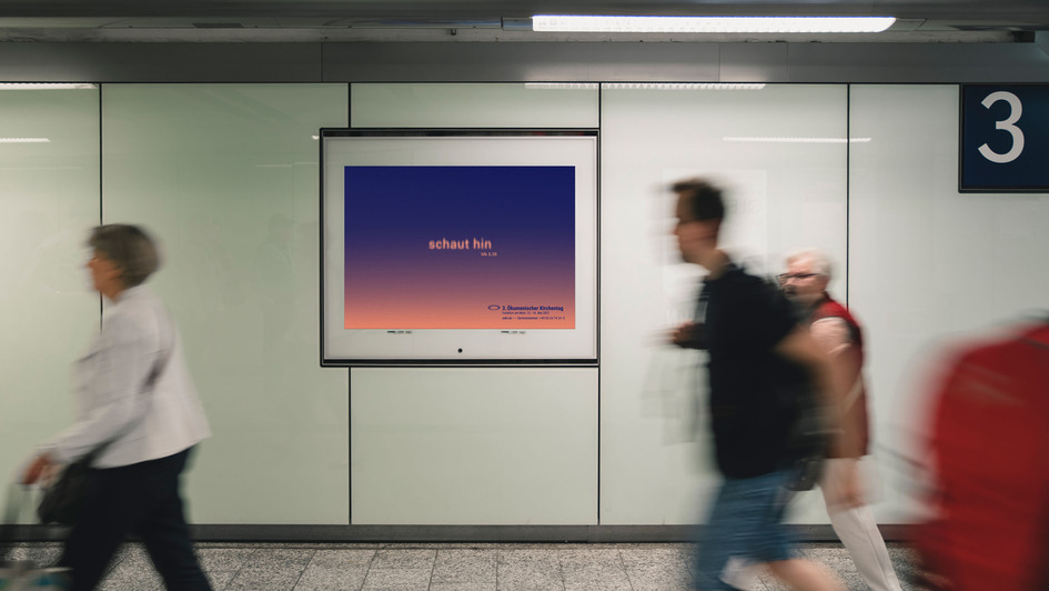 Fotomontage: Werbelinie des ÖKT als Plakat in einem Fußgängertunnel Fotomontage: Werbelinie des ÖKT als Plakat in einem Fußgängertunnel