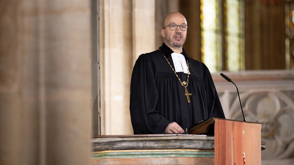 Der sächsiche Landesbischof Tobias Bilz auf der Kanzel bei seiner Amtseinführung im April 2020