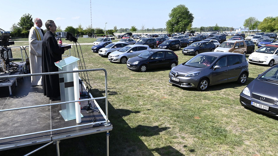 Ökumenischer Autogottesdienst auf der Rheinpromenade in Wesel am 26. April 2020 Ökumenischer Autogottesdienst auf der Rheinpromenade in Wesel am 26. April 2020