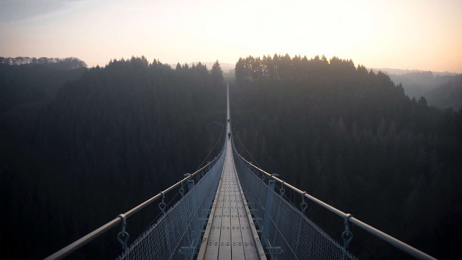Symbolbild - Hängebrücke - Passionszeit