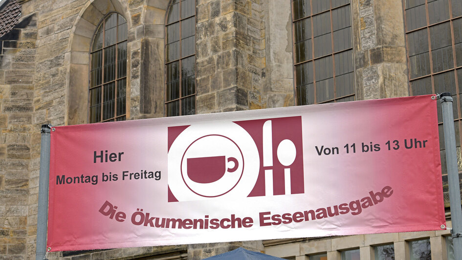 Essensausgabe in einer Kirchengemeinde in Hannover Essensausgabe in einer Kirchengemeinde in Hannover