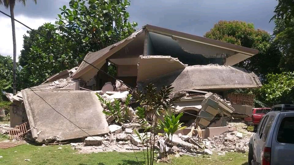 Eingestürztes Haus auf Haiti nach dem Erdbeben am 14. August 2021 Eingestürztes Haus auf Haiti nach dem Erdbeben am 14. August 2021