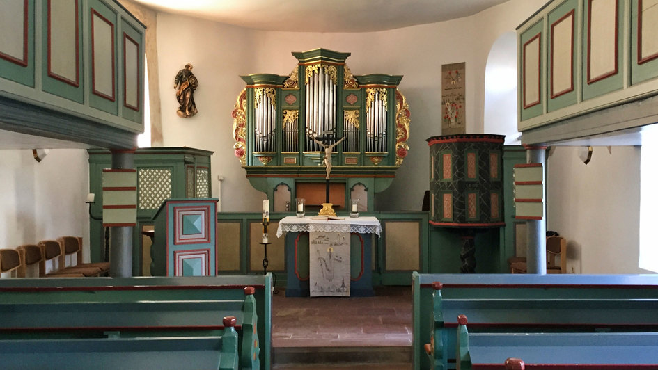 Blick in den Altarraum – Odilienkirche Springen-Heidenrod