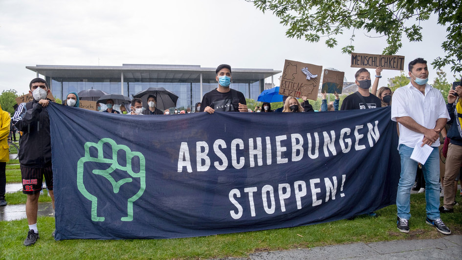 Demonstranten in  Berlin für Schutzsuchende aus Afghanistan