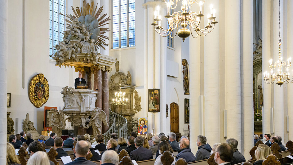 Gottesdienst in der St. Marienkirche am Alexanderplatz vor der konstituierenden Sitzung des Bundestags Gottesdienst in der St. Marienkirche am Alexanderplatz vor der konstituierenden Sitzung des Bundestags