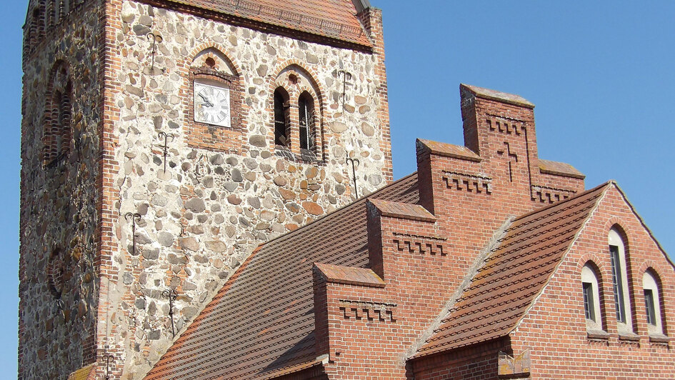 Dorfkirche im brandenburgischen Dorf Netzow Dorfkirche im brandenburgischen Dorf Netzow