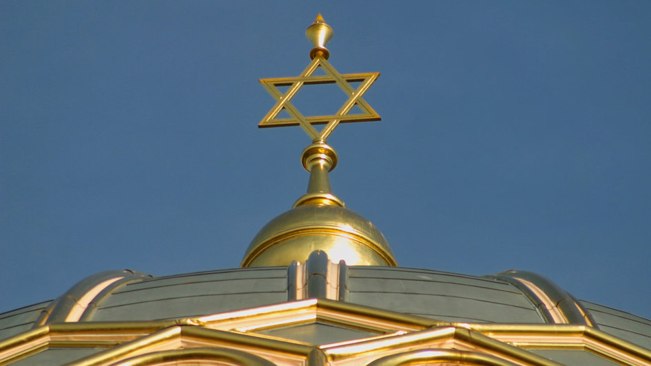 Kuppel mit goldenem Davidsstern der Synagoge in der Oranienburger Straße, Berlin