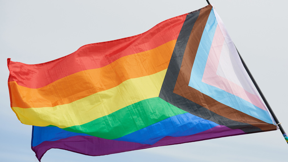 Eine LGBTQ-Regenbogenfahne