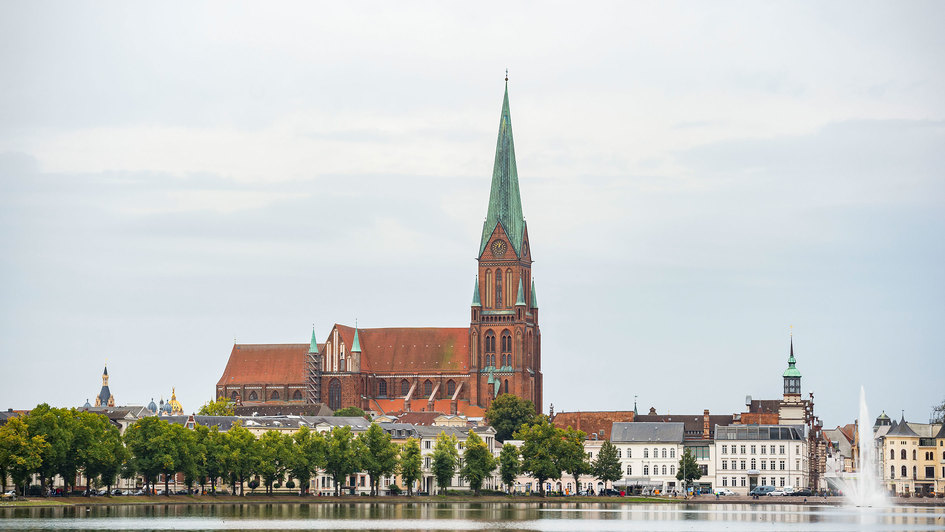 Blick auf den Schweriner Dom und St. Johannis