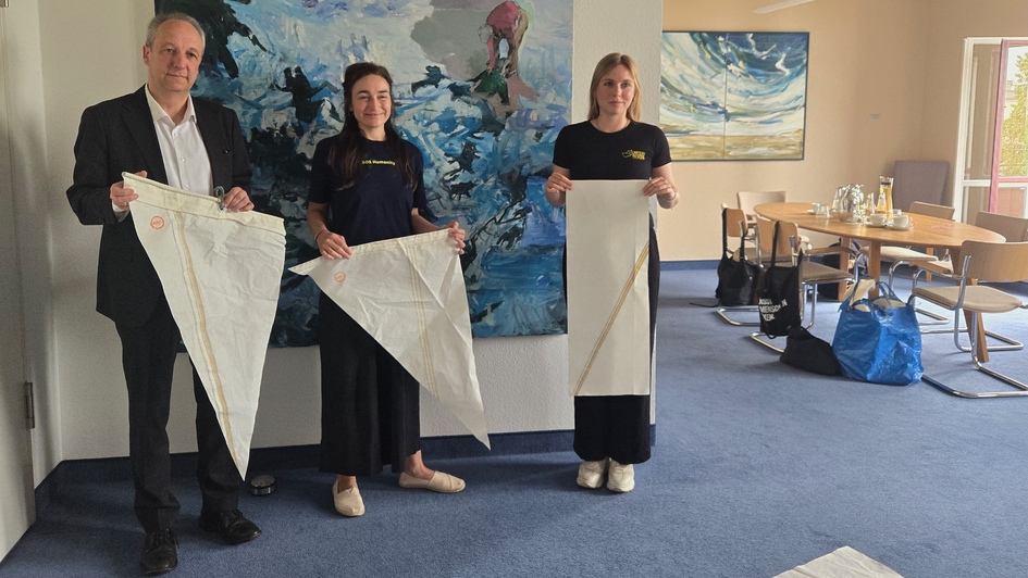 Von links nach rechts: Bischof Dr. Christian Stäblein, Nina Geisler (SOS Humanity), Vera Kannegießer (United4Rescue).