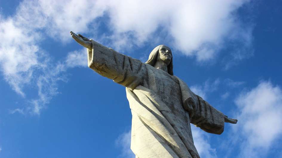 Die Christo-Rei-Statue auf Madeira stellt Christus als König dar