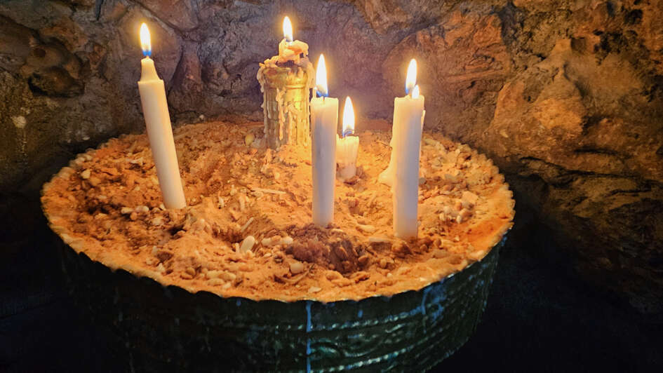 Brennende Kerzen in der Syrisch-Orthodoxen Sankt-Georgskapelle, Damaskus Brennende Kerzen in der Syrisch-Orthodoxen Sankt-Georgskapelle, Damaskus