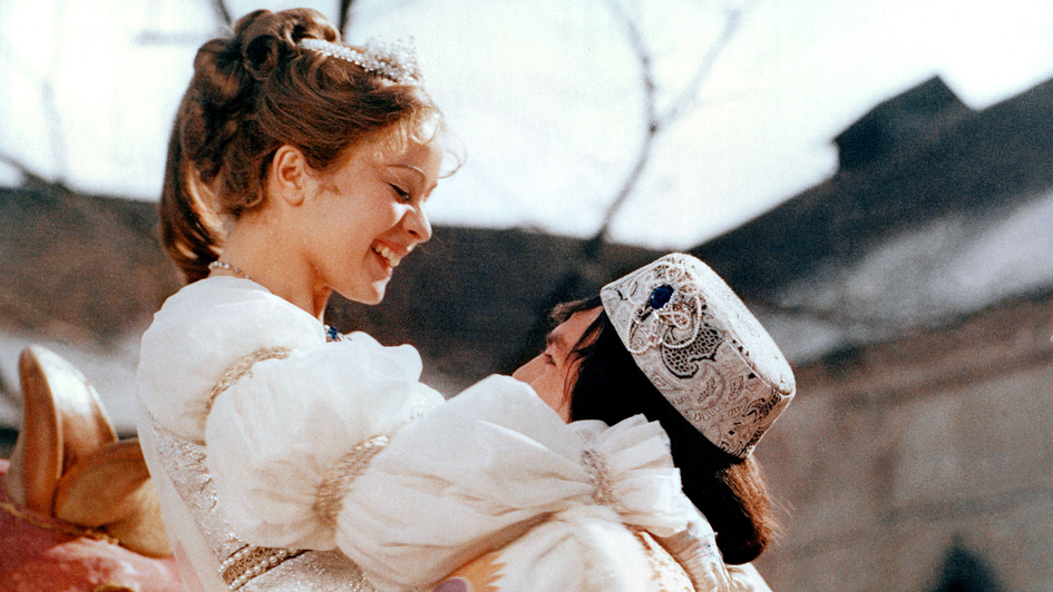 Libuse Safránková und Pavel Trávnícek in dem Weihnachtsklassiker „Drei Haselnüsse für  Aschenbrödel“