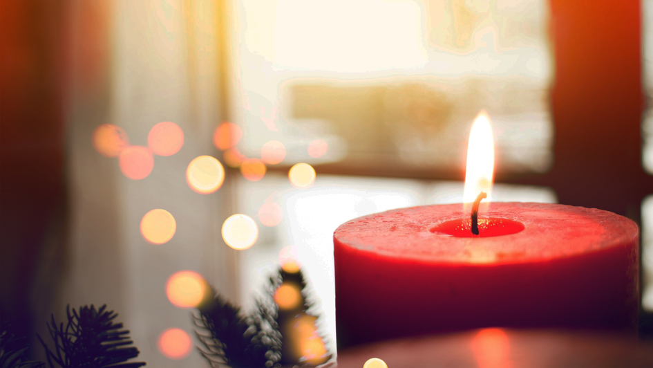 Symbolbild - Predigt am ersten Advent 2020, brennende Kerze