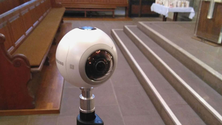 Kamera im Kirchenraum
