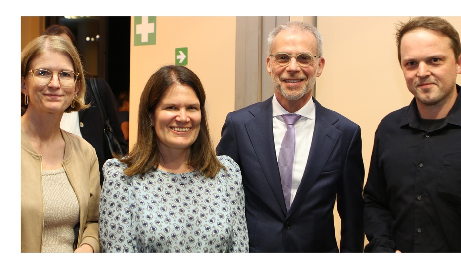 Foto v.l.n.r. Chefredakteurin Susanne Schwarzbach, OKR'in Katrin Hatzinger, Pascal Albrechtskirchinger (Leiter des ZDF-Europabüros in Brüssel), MdEP Erik Marquardt (Bündnis 90/ Die Grünen)