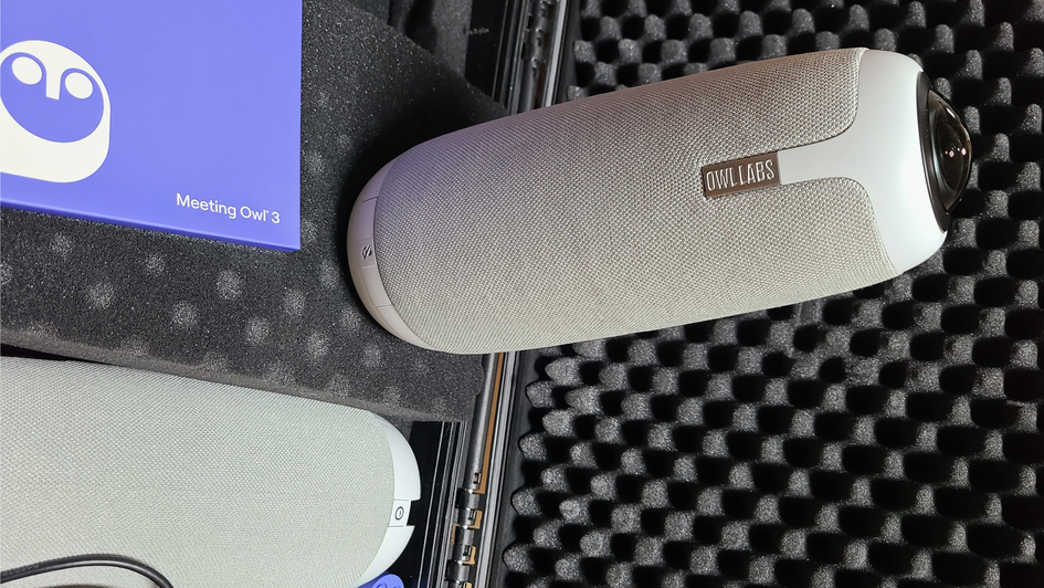 Meeting Owl 3 в кейсе