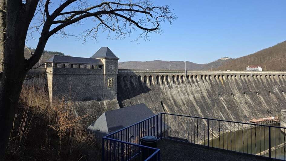 Staumauer am Edersee